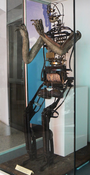 new photo of Manzetti's flute automaton